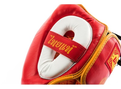 UFC True Thai Шлем для бокса красный/белый, размер M UTT-75392